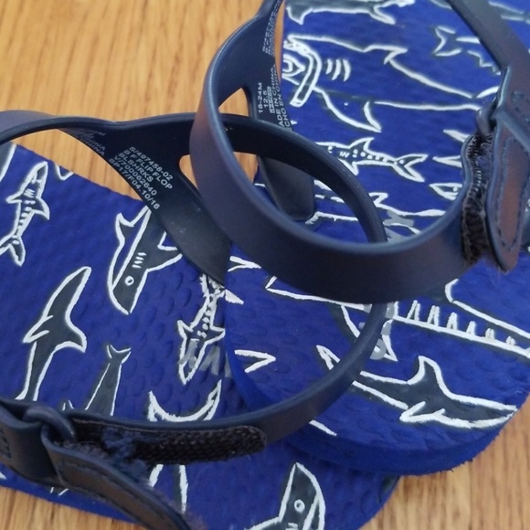 Old Navy Baby Flip Flops - Picture 3 of 4